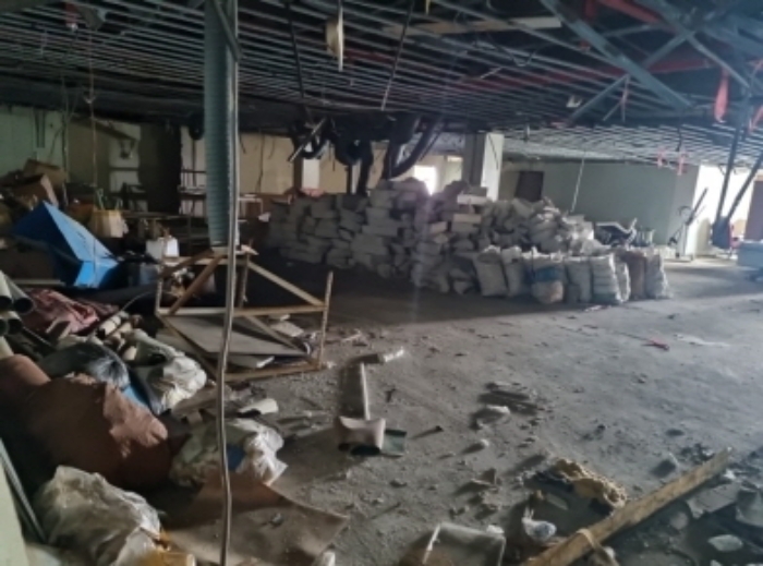 2목록 내부(방치된 각종 쓰레기)