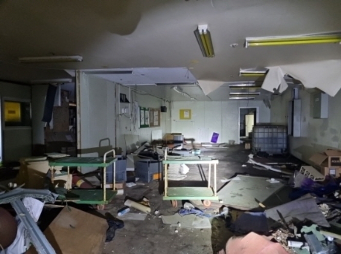 2목록 내부(방치된 각종 쓰레기)