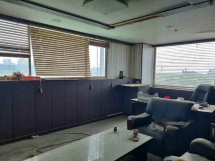 2목록 내부(방치된 각종 쓰레기)