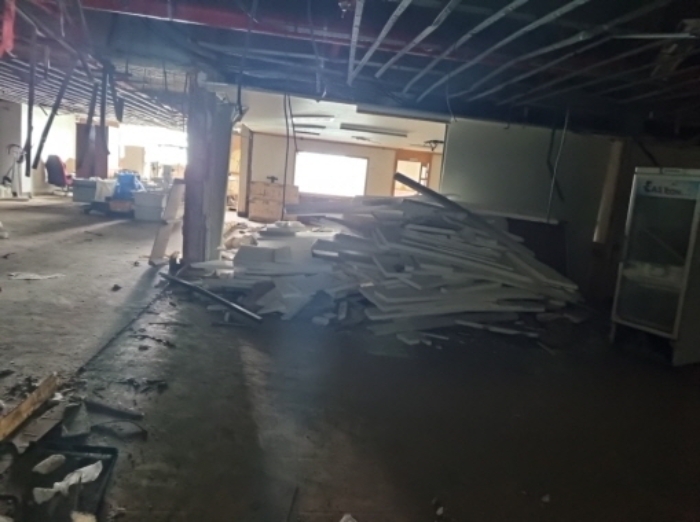 2목록 내부(방치된 각종 쓰레기)