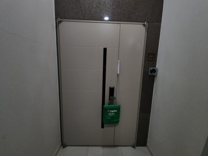 출입문 및 안내장