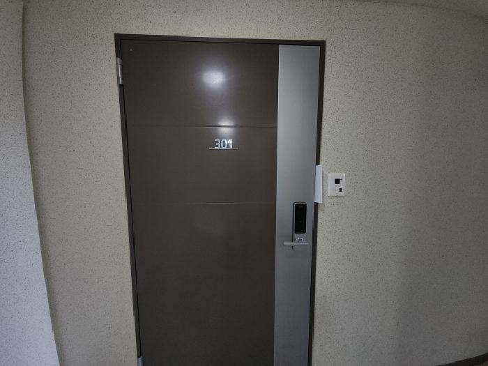 출입문 및 안내장