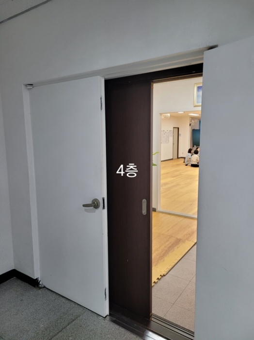 4층