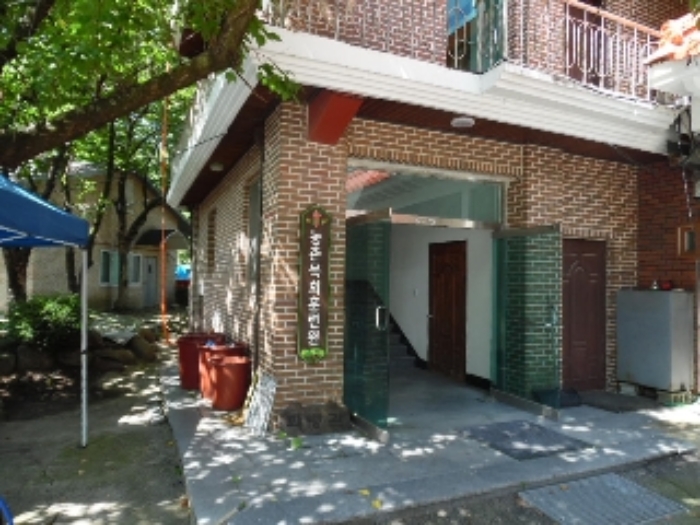 목록43. 3층 건물 출입문 전경(2)