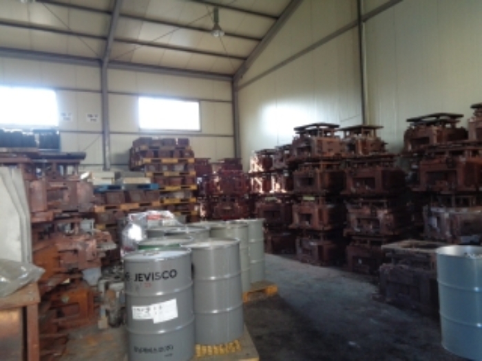 목록8번 공장 내부 기계기구 전경