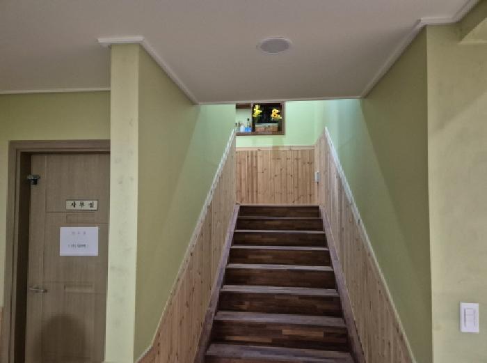 목록3. 2층 계단 전경