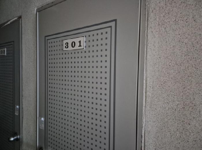 3층 301호 출입문 전경