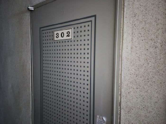 3층 302호 출입문 전경