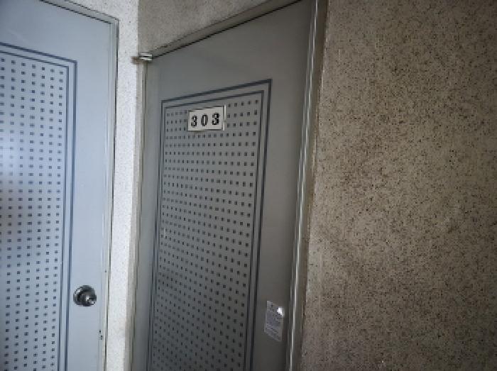 3층 303호 출입문 전경