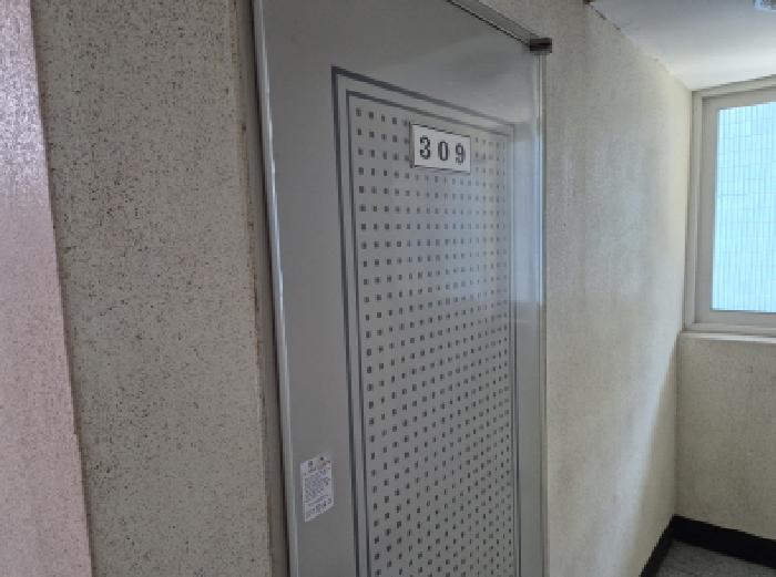 3층 309호 출입문 전경