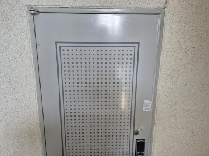 4층 401호 출입문 전경