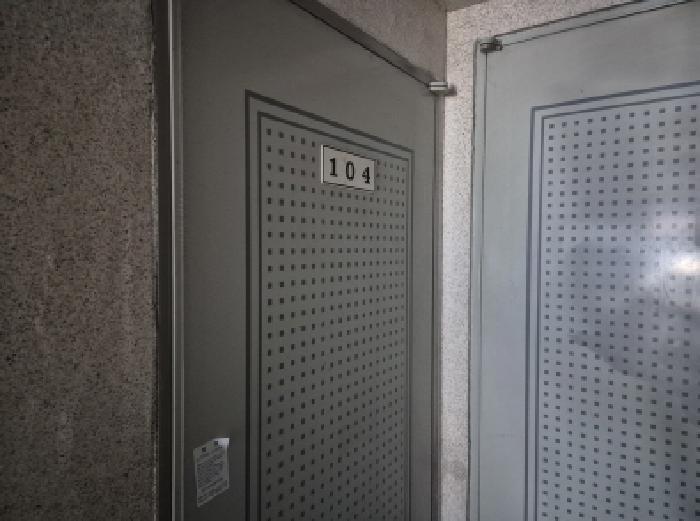 1층 104호 출입문 전경