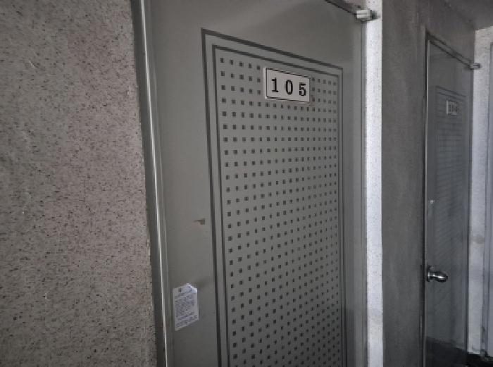 1층 105호 출입문 전경