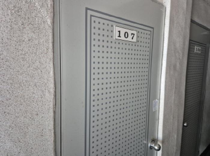 1층 107호 출입문 전경
