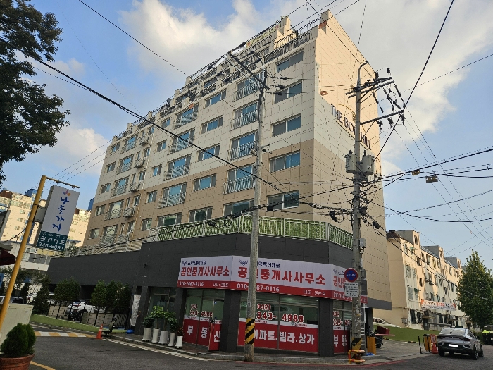 본건 북서측 인