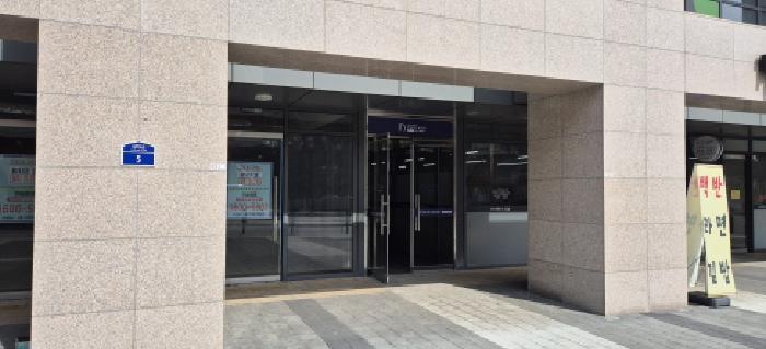 공동현관 출입문