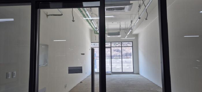 전유세대 출입문(현황조사 안내문 부착)