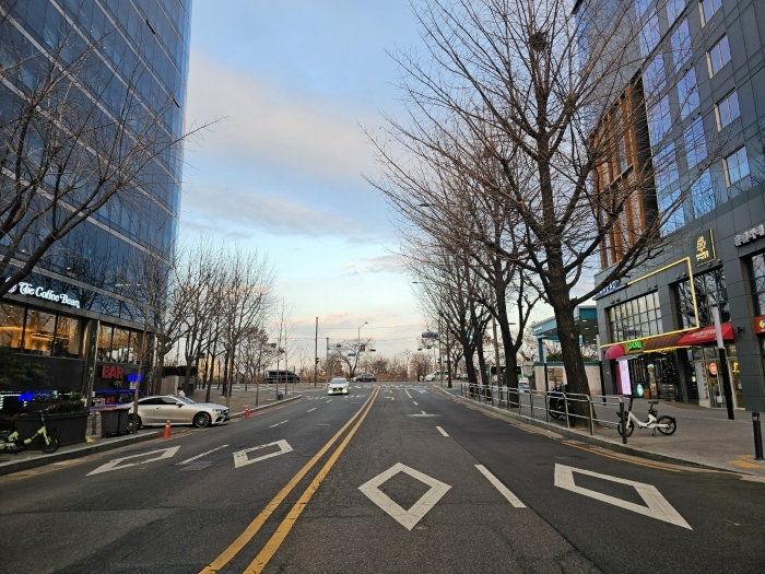 [본건 시그니티여의도 접면도로 및 주위환경]