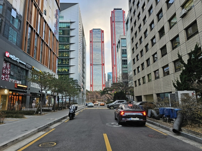 [본건 시그니티여의도 접면도로 및 주위환경]