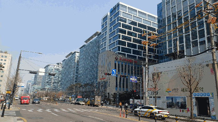 [본건 주위환경(남서측)]