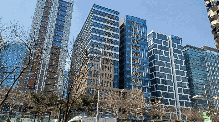 [본건 건물(북동측)]