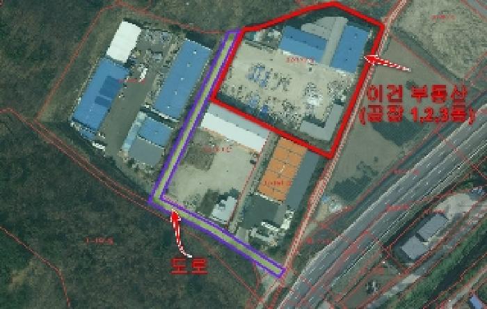 위성지도 - 공장 3개동과 주변 진입도로