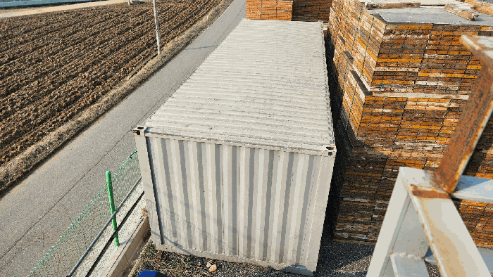 이동이 용이한 컨테이너박스 ㉠