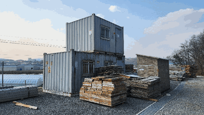 이동이 용이한 컨테이너박스 ㉡,㉢