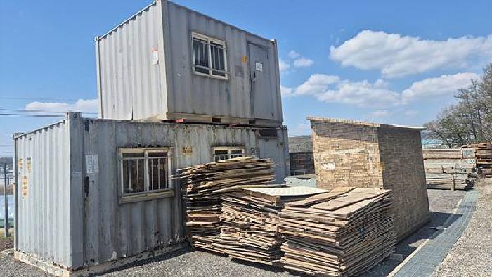 제시외 컨테이너 2개동이 있음