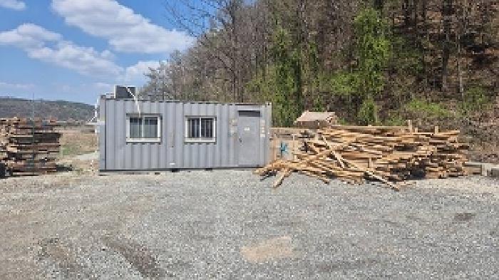 제시외 컨테이너 1개동이 있음