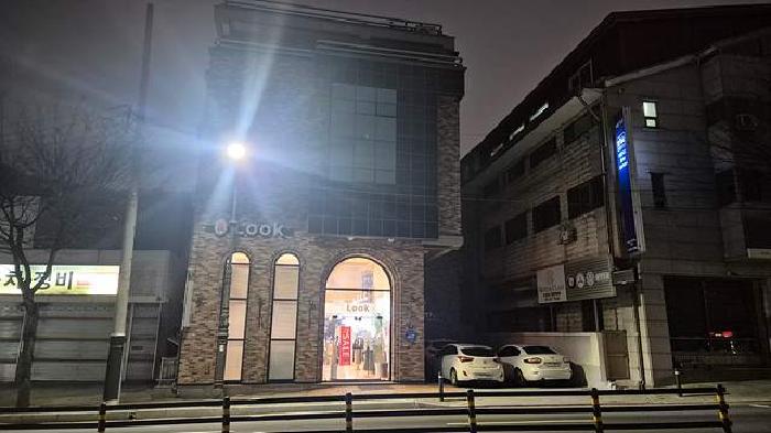 건물전경 및 1층 상가(옷가게)