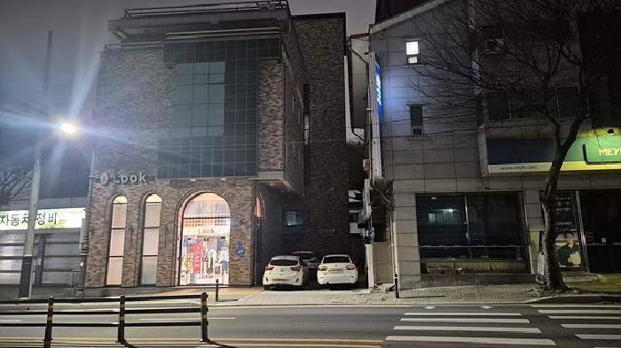 주변 상가 및 도로