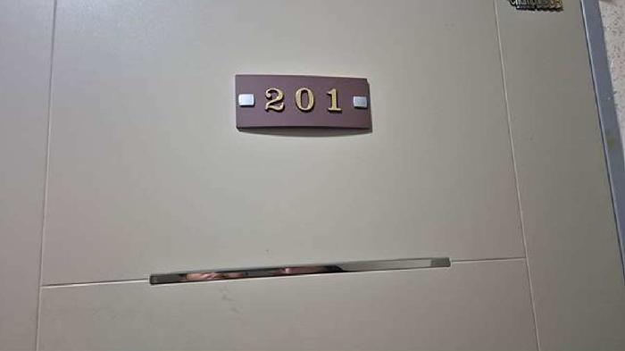 201호 전유부분 출입현관문