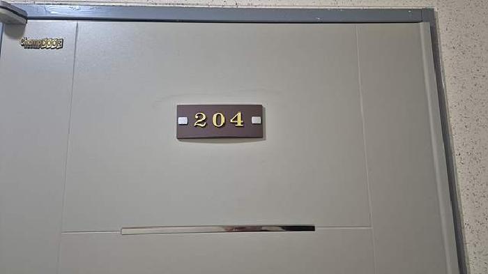 204호 전유부분 출입현관문