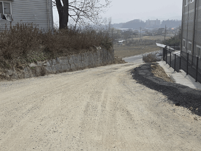 [공장 진입도로]