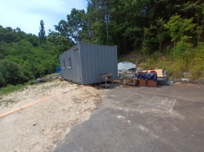 목록72번 남쪽경계부근의 컨테이너 모습