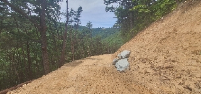 본건17내 임도 공사중인 사진3