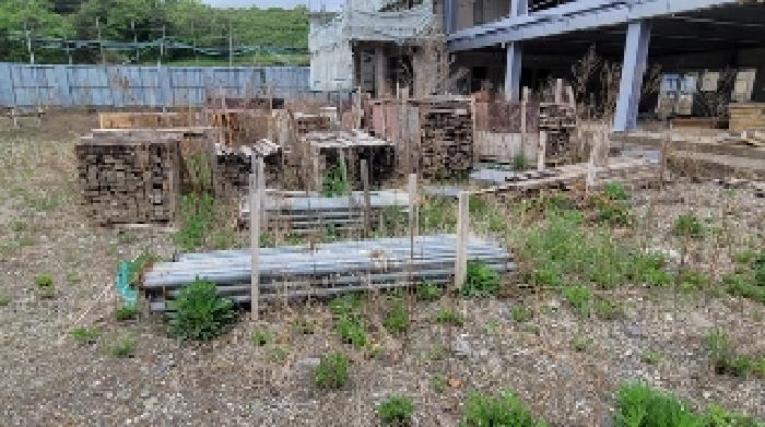 본건 지상 일부 건축자재