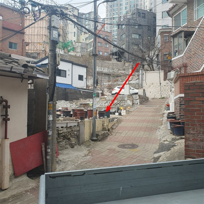 본건 남동측에서 촬영