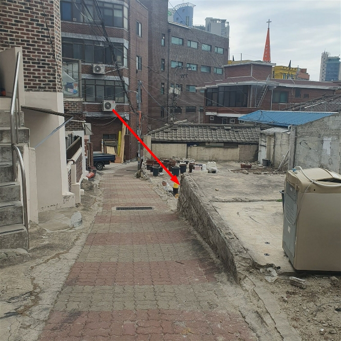 본건 북서측에서 촬영