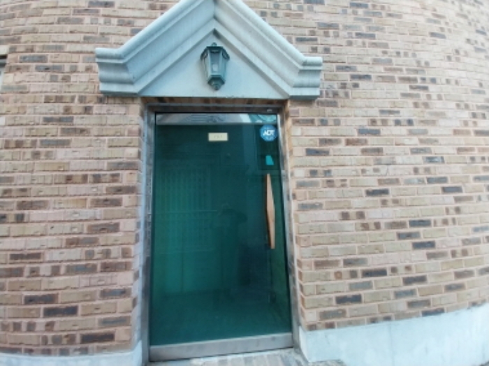 101호 호실 입구 