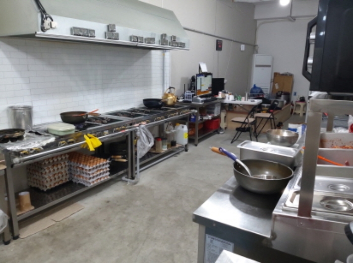 * 본건 목적물 1. 1층 전경(도담김치찌개 내부)