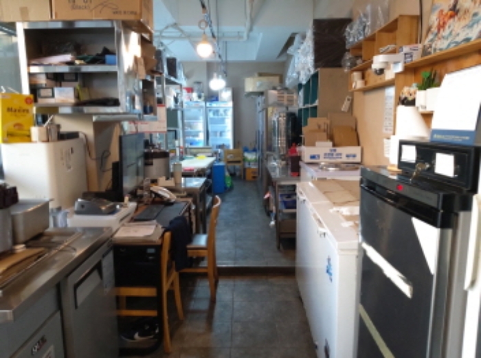 * 본건 목적물 1. 1층 전경(호계금초밥 내부)