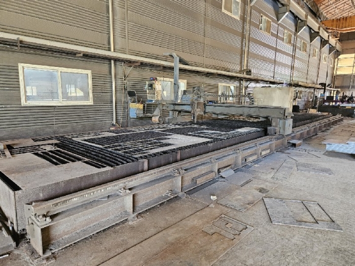 본건 기계기구(10)