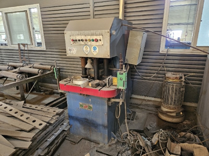 본건 기계기구(11)