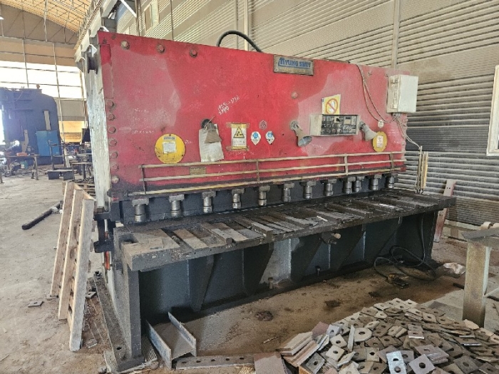 본건 기계기구(13)