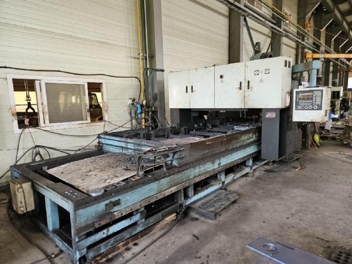 본건 기계기구(22)