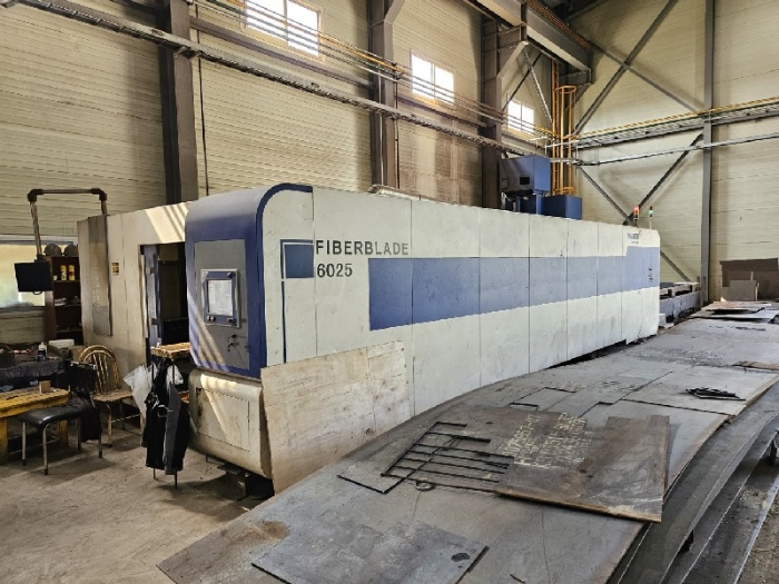 본건 기계기구(23)