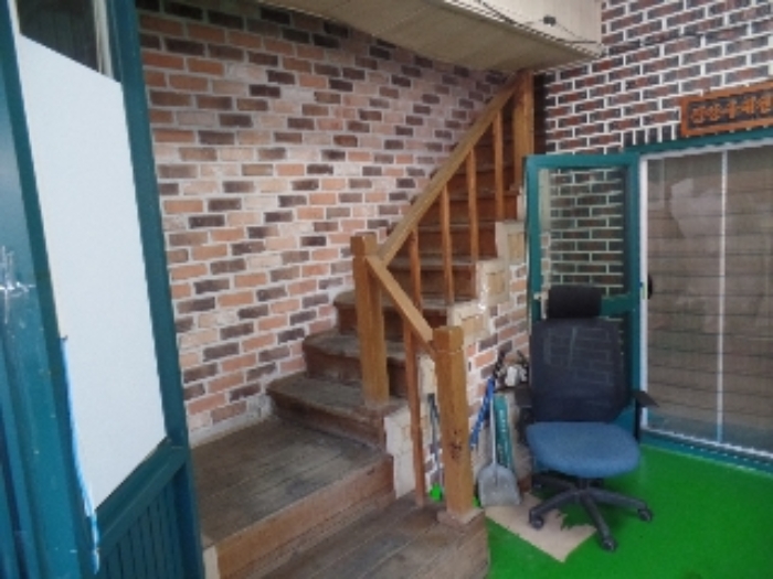 기호 6. 1층 점포 내 2층 계단