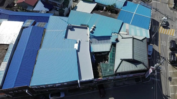 본건 기호 1-6 토지 및 건물(동측에서 촬영)